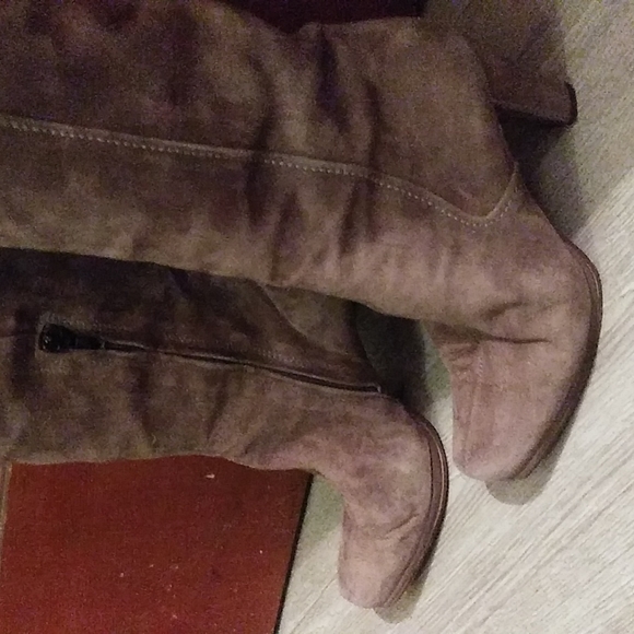 SEXY SOFT HOT!!! Over the Knee Mushroom Suede Boot. With 3.5" H. Sz: 7 - Picture 4 of 14